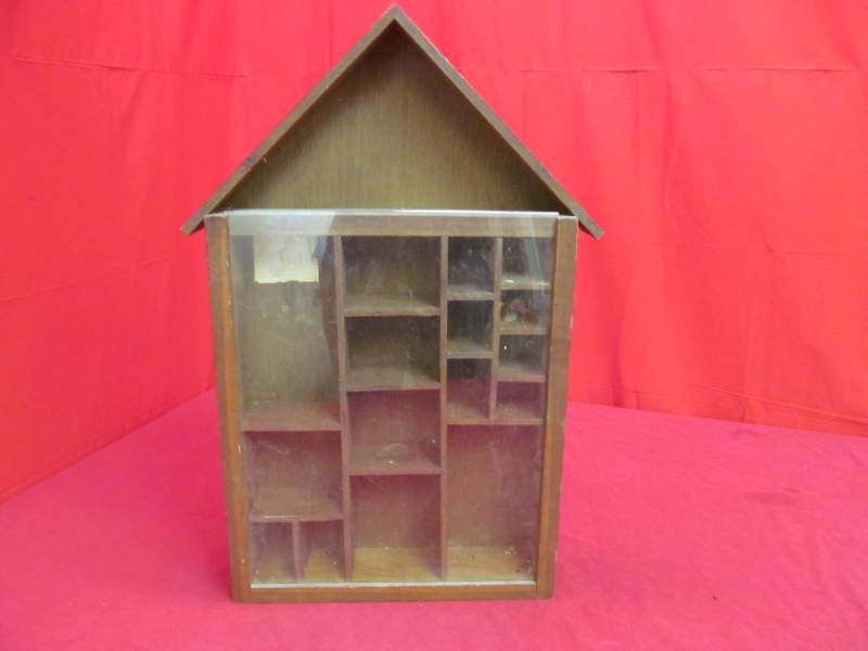 lot 67 image: shadow box