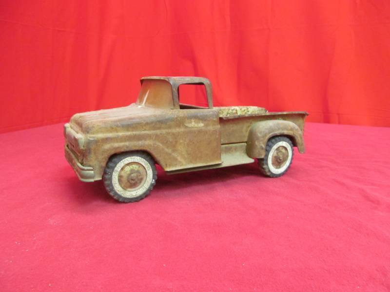 lot 69 image: vintage Tonka pick up