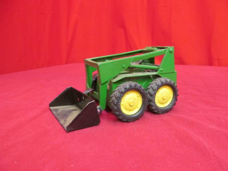 lot 70 image: Ertl skid loader