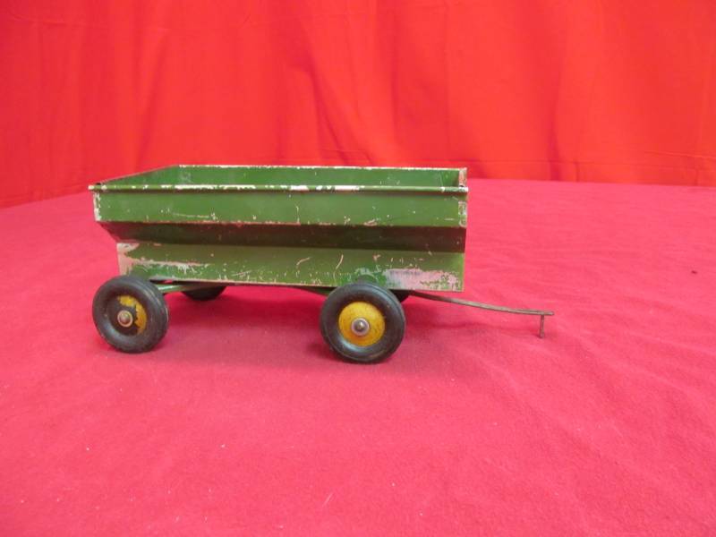lot 71 image: John Deere grain cart