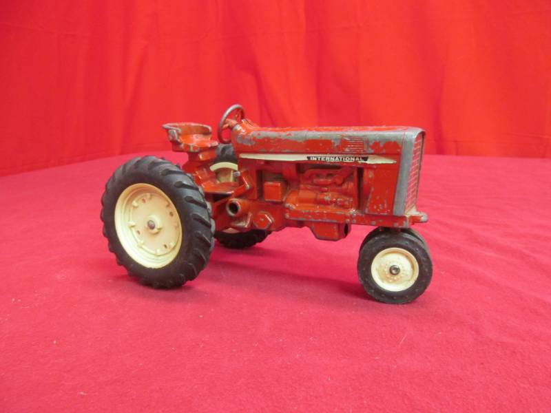 lot 74 image: vintage international tractor