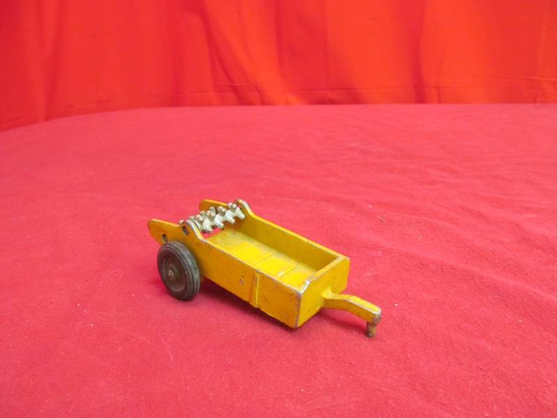 lot 78 image: vintage manure spreader