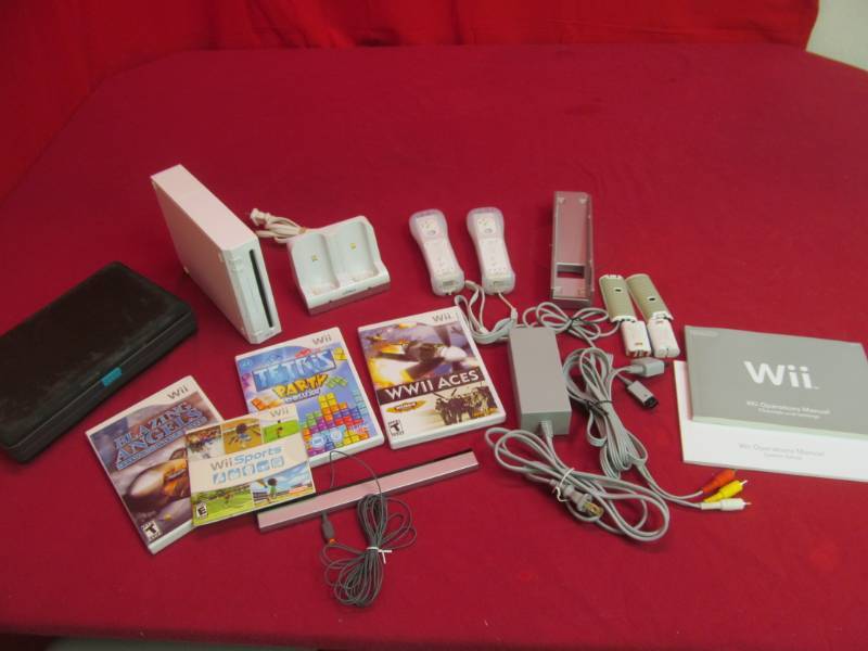 lot 98 image: Wii game system