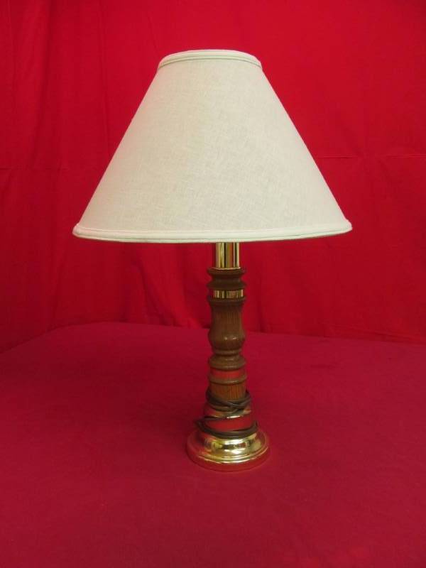 lot 99 image: table lamp