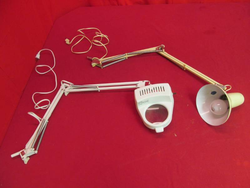 lot 105 image: work bench lights