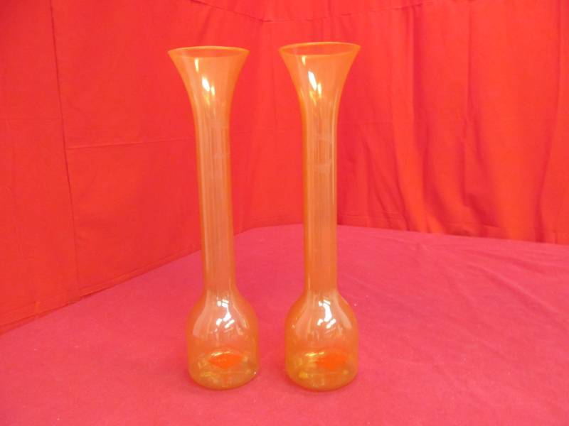 lot 205 image: vintage grain belt glasses