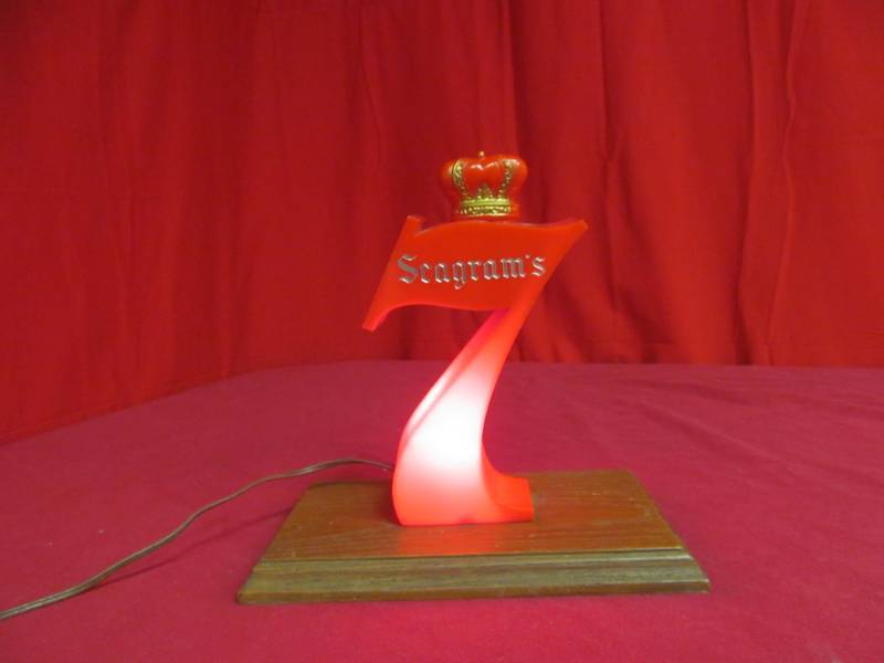 lot 208 image: Seagram Seven Light
