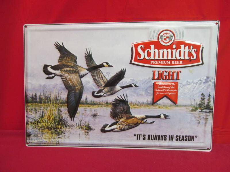 lot 259 image: Schmidt wildlife tin