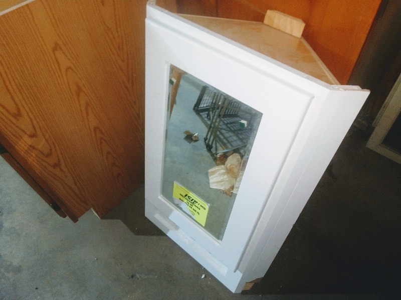 lot 27 image: White Corner Medicine Cabinet w Beveled Glass Mirror - Wood Cabinet (Missing Drawer)