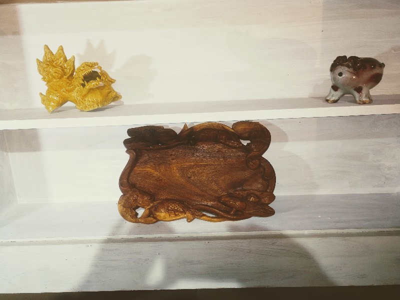 lot 41 image: Asian Dragon Figurine - Asian Pig Figurine - Carved Fish Wood Platter