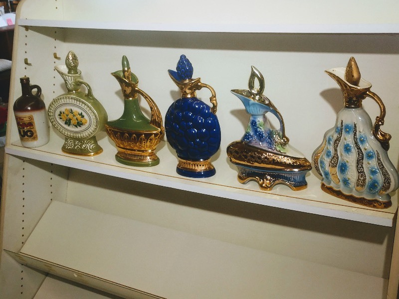 lot 50 image: Vintage Apple Wine Jug - Vintage Regal China Jim Beam Whiskey Decanters (5)
