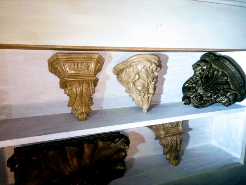 lot 121 image: Five Architectural Ornate BracketsCorbels