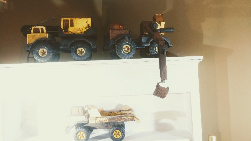 lot 122 image: Vintage Tonka XMB-975 Back Hoe - Vintage Tonka XMB-975 Crane - Vintage Tonka MR-970 Turbo Diesel Dump Truck