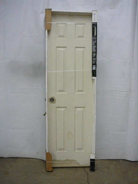 lot 9 image: Molded 6 Panel Textured Door