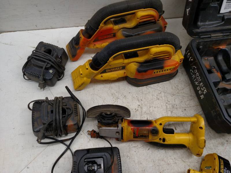 lot 39 image: (2) Dewalt 18 v Vacs & 18 v Recipro...