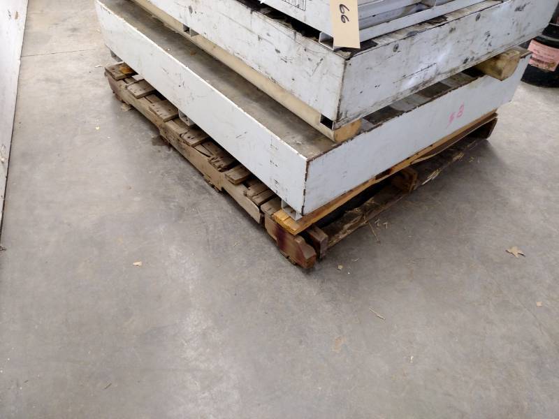 lot 68 image: Weather Guard Rat Pack Toolbox, 40x...