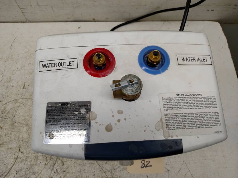 lot 82 image: A O Smith Model EJC2 200 Electric S...