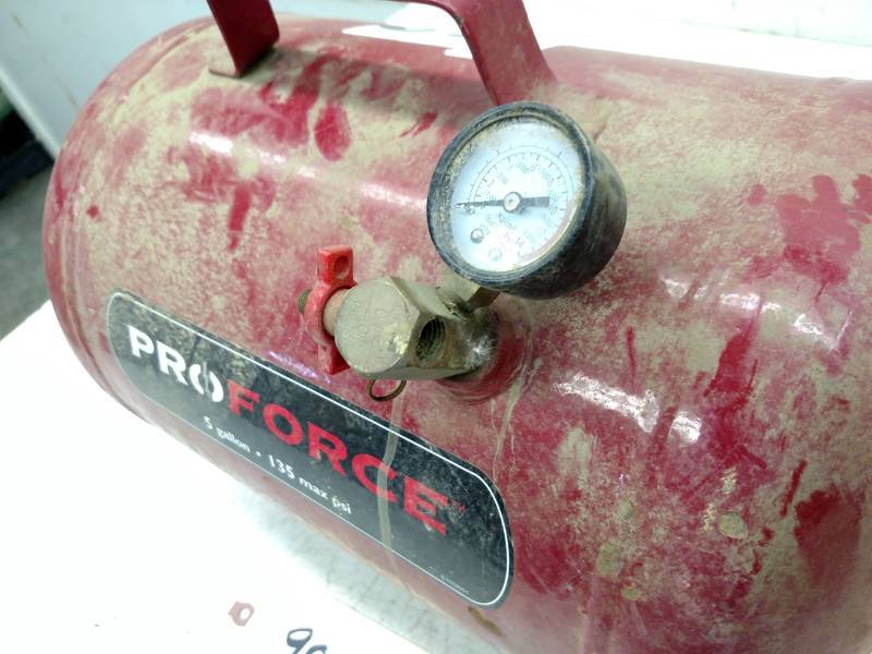 lot 90 image: Portable Air Tank...