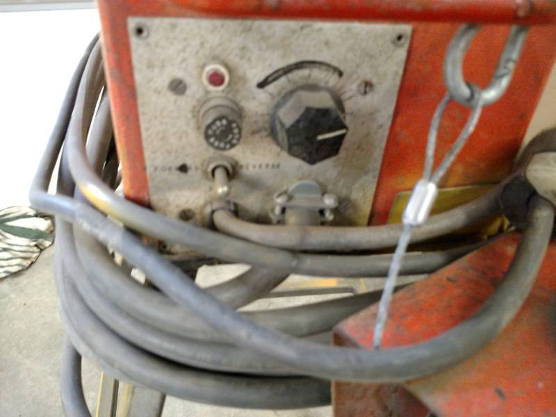 lot 7 image: Gullco Power Pipe Roller, Foot Cont...