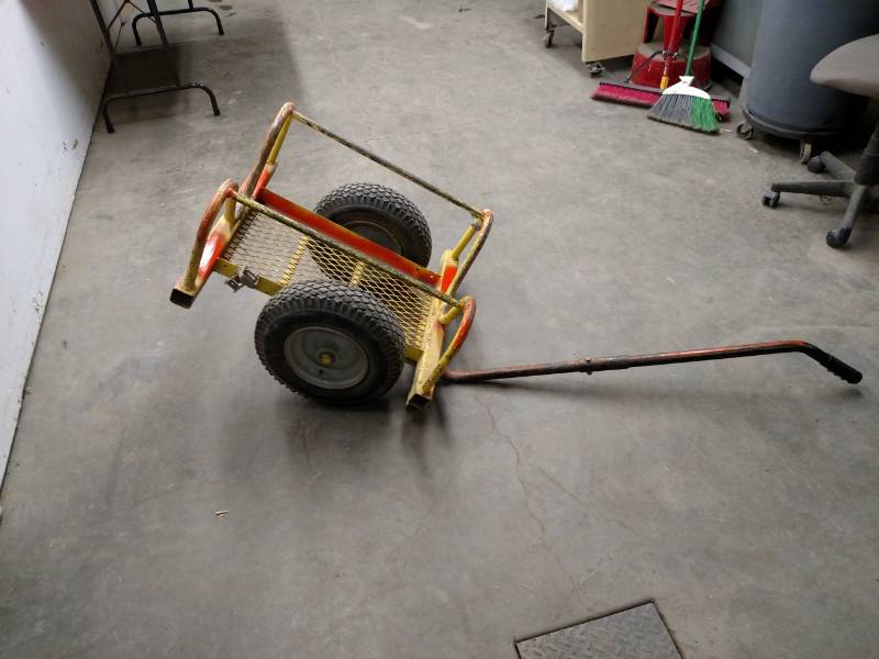 lot 12 image: Cricket Pipe Cart, Removable Handle...