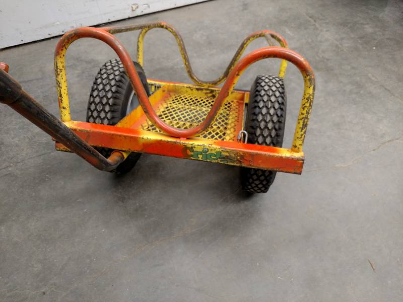 lot 13 image: Cricket Pipe Cart, Removable Handle...