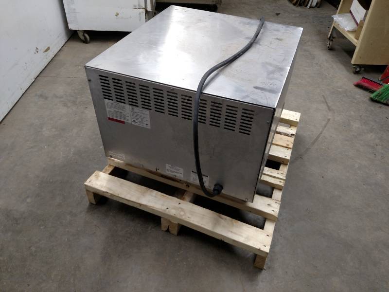 lot 8 image: Bakers Pride Model P-22 Bake Oven, ...