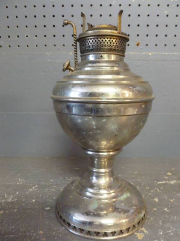 lot 6 image: Antique Oil Lamp