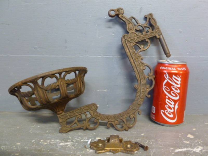 lot 7 image: Antique Cast Iron