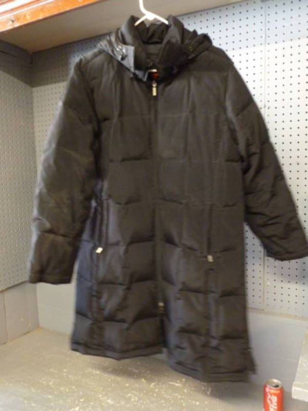 lot 8 image: Ladies Jacket