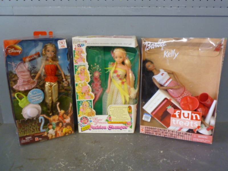 lot 25 image: Barbie Doll