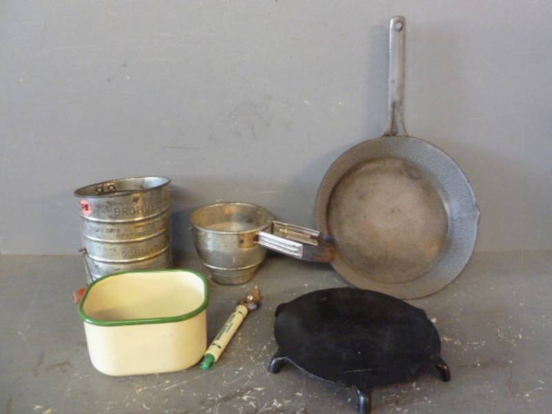 lot 27 image: Vintage Kitchen