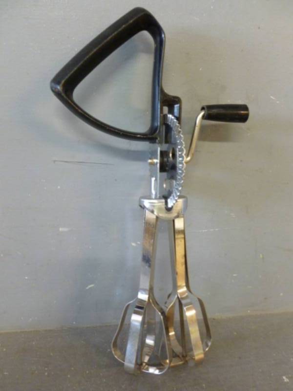 lot 29 image: Vintage Egg Beater