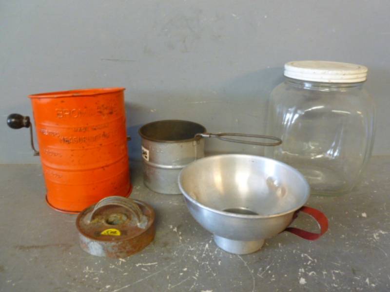 lot 30 image: Vintage Kitchen
