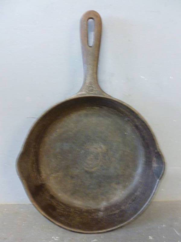 lot 40 image: Vintage Wagner Cast Iron Pan