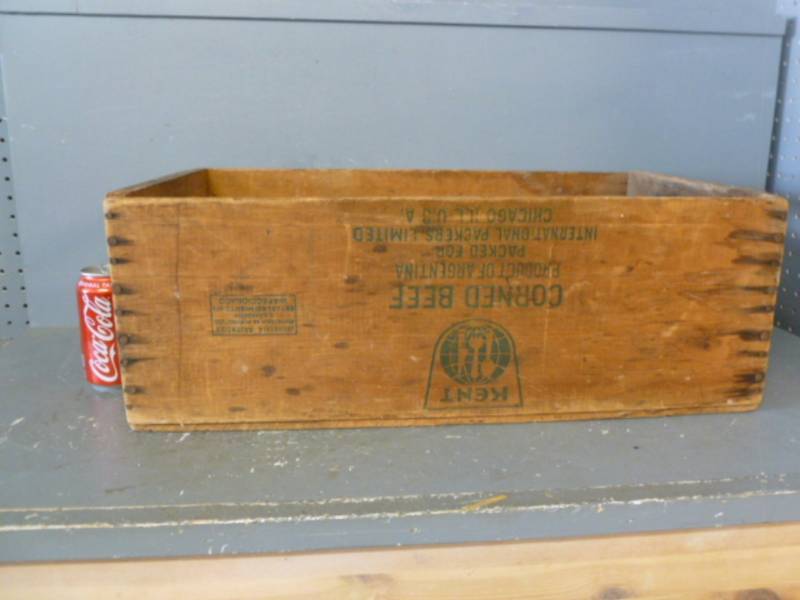 lot 44 image: Vintage Wooden Box