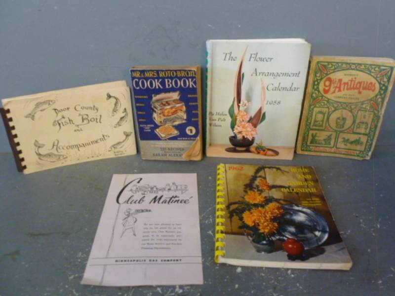 lot 48 image: Vintage Booklets