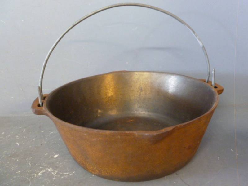 lot 84 image: Cast Iron Kettle
