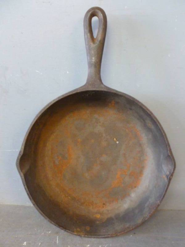 lot 87 image: Vintage Cast Iron Pan
