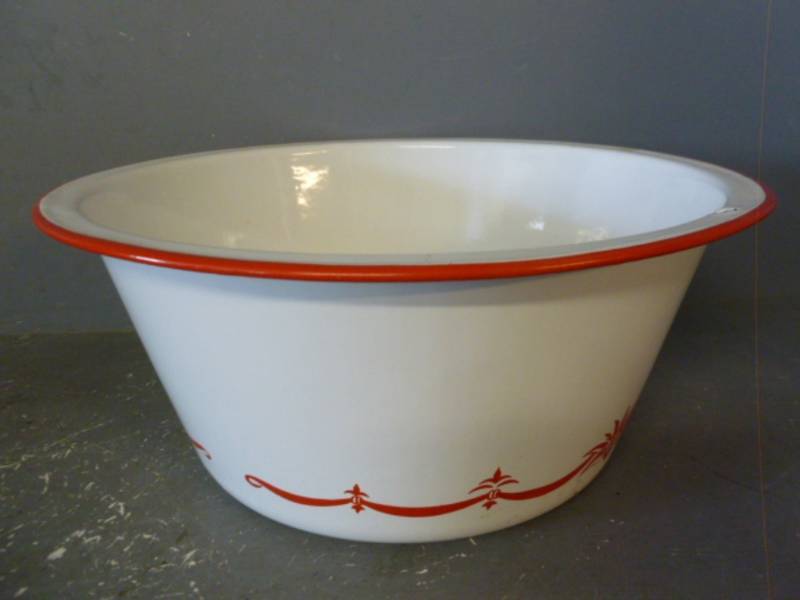 lot 93 image: Vintage Enamelware