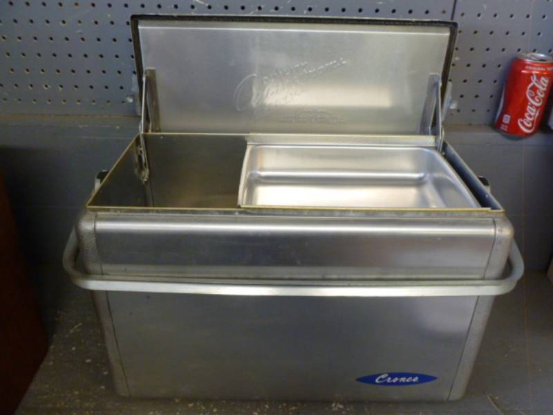 lot 98 image: Vintage Cooler