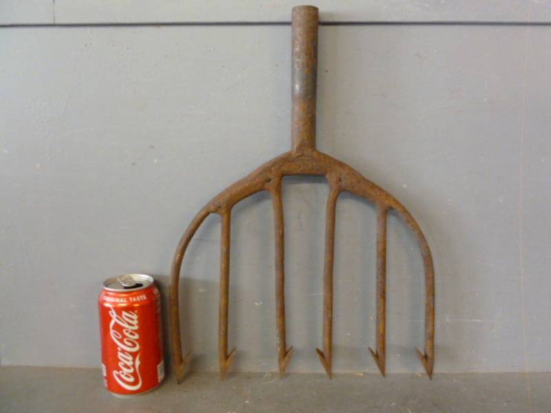 lot 125 image: Vintage Spear Head