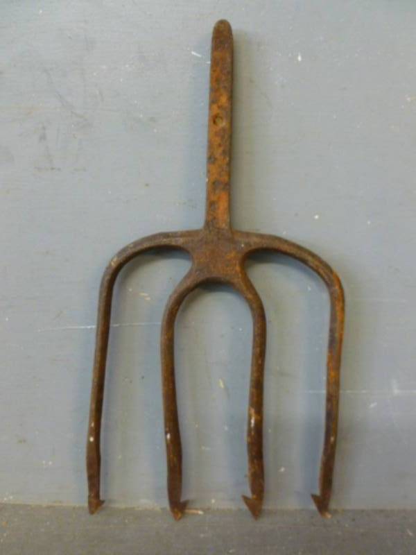 lot 136 image: Vintage Spear Head