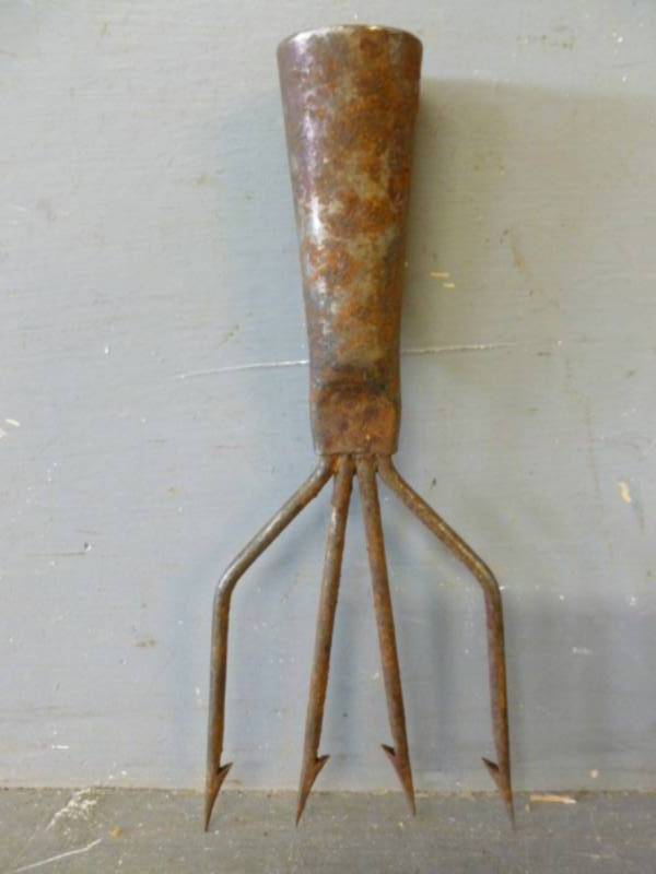 lot 137 image: Vintage Spear Head