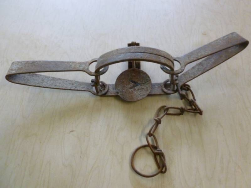 lot 158 image: Vintage Trap