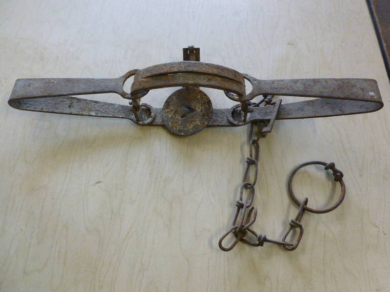 lot 160 image: Vintage Trap