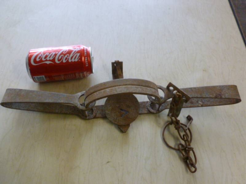 lot 165 image: Vintage Trap