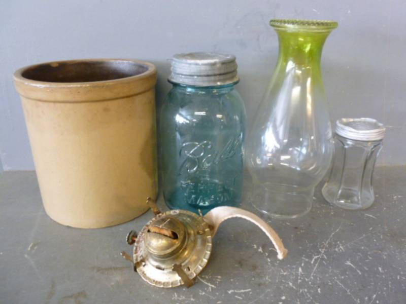 lot 170 image: Vintage Crock