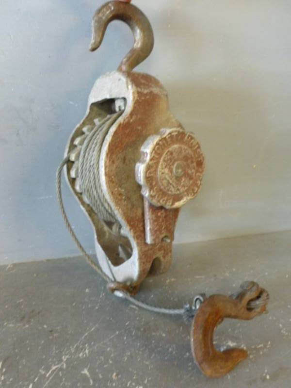 lot 193 image: Ratchet Hoist