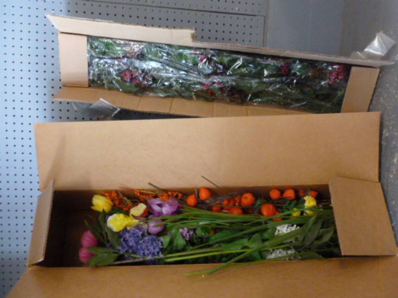 lot 198 image: New Artificial Flowers