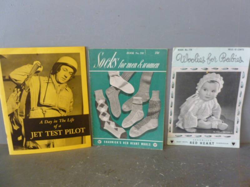 lot 207 image: Vintage Booklets